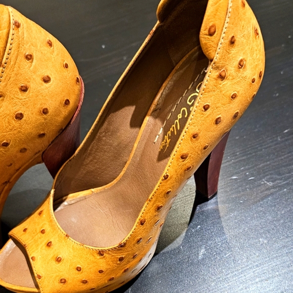 Ugg. High heels. Genuine leather. Size 6 women. Orange brown. Barely used - Picture 3 of 4